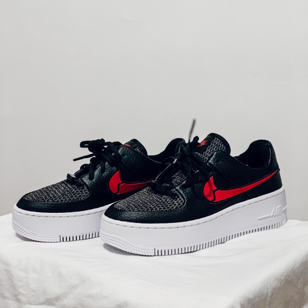 Nike Womens Air Force 1 Sage Low Valentines Day